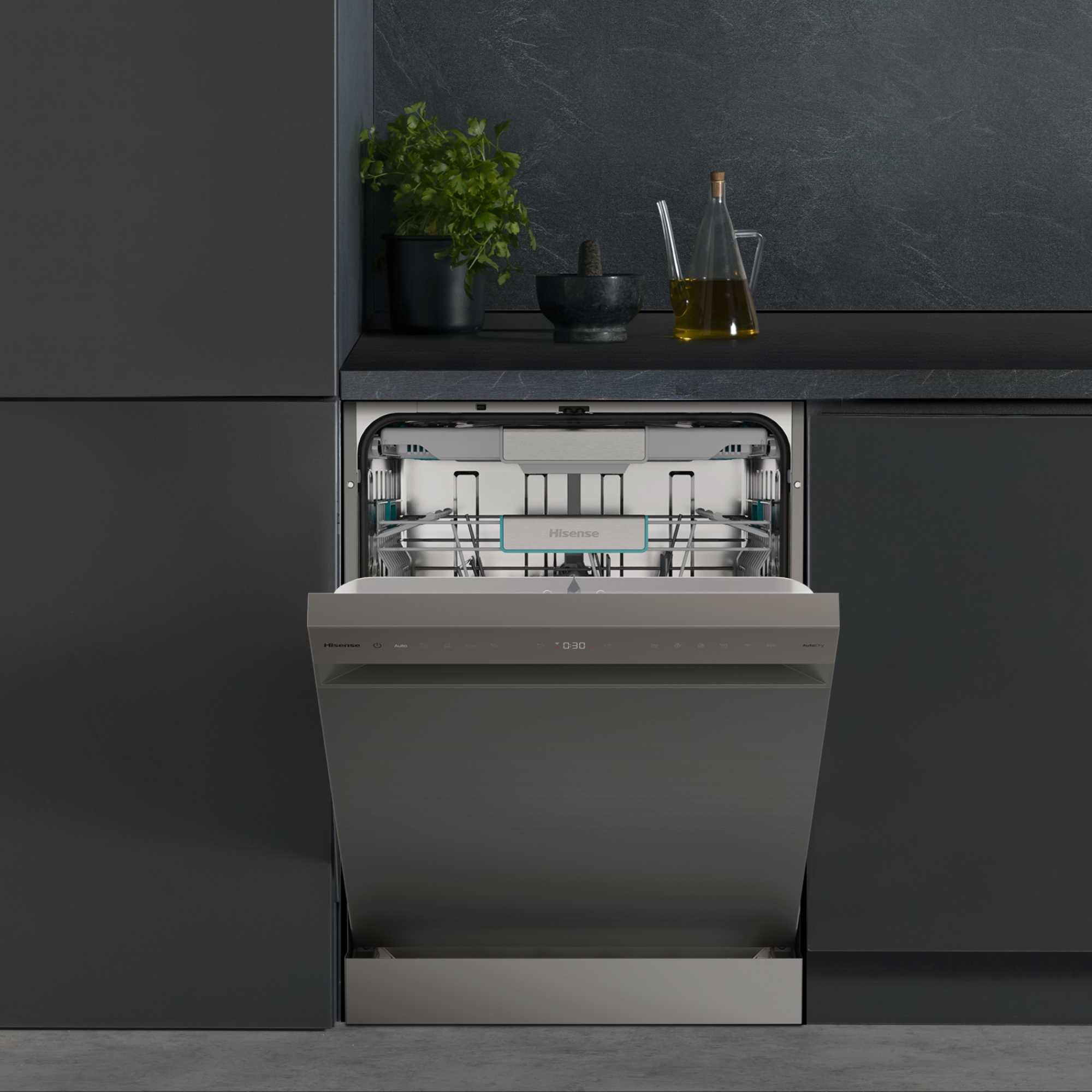 Hisense HS673A90XUK mit geöffneter Tür