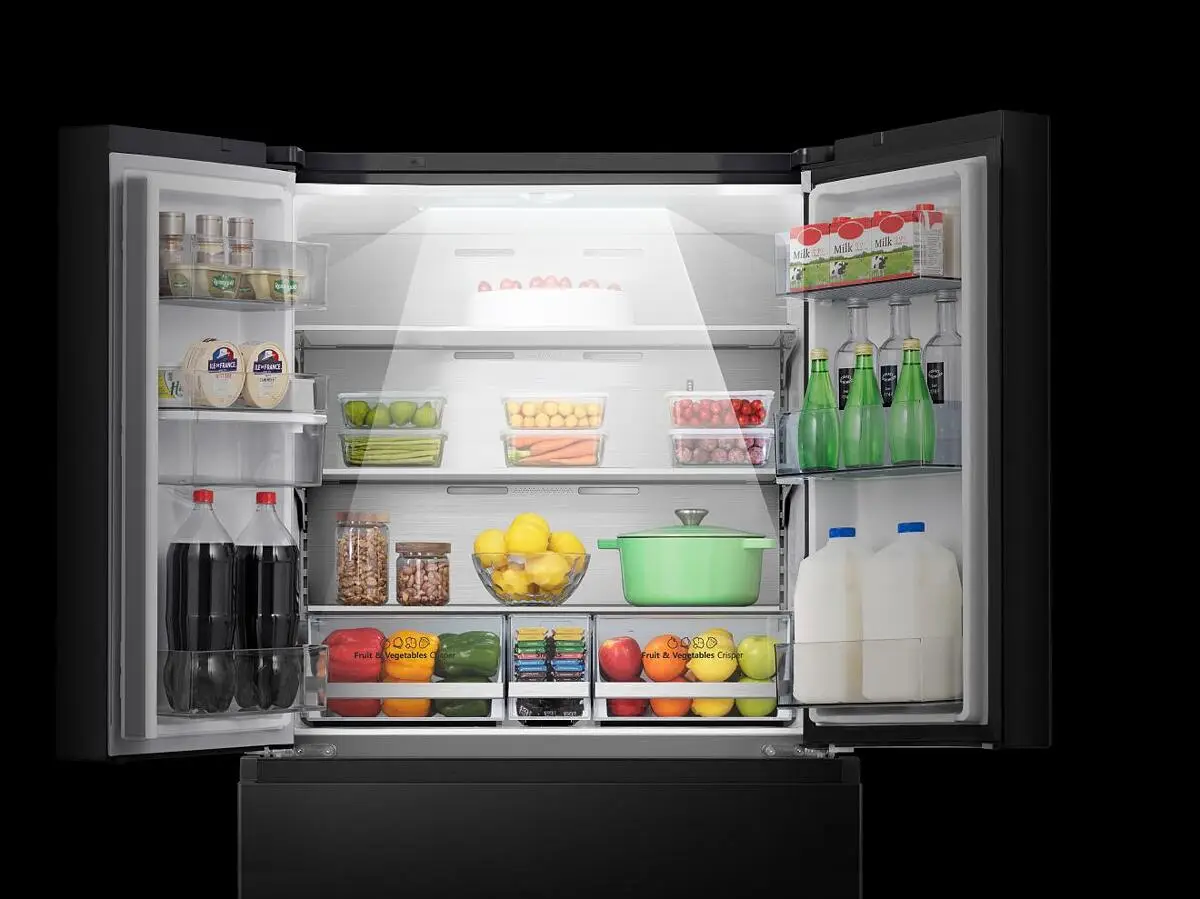 Flat Door Design der Hisense RF749N4SWFE