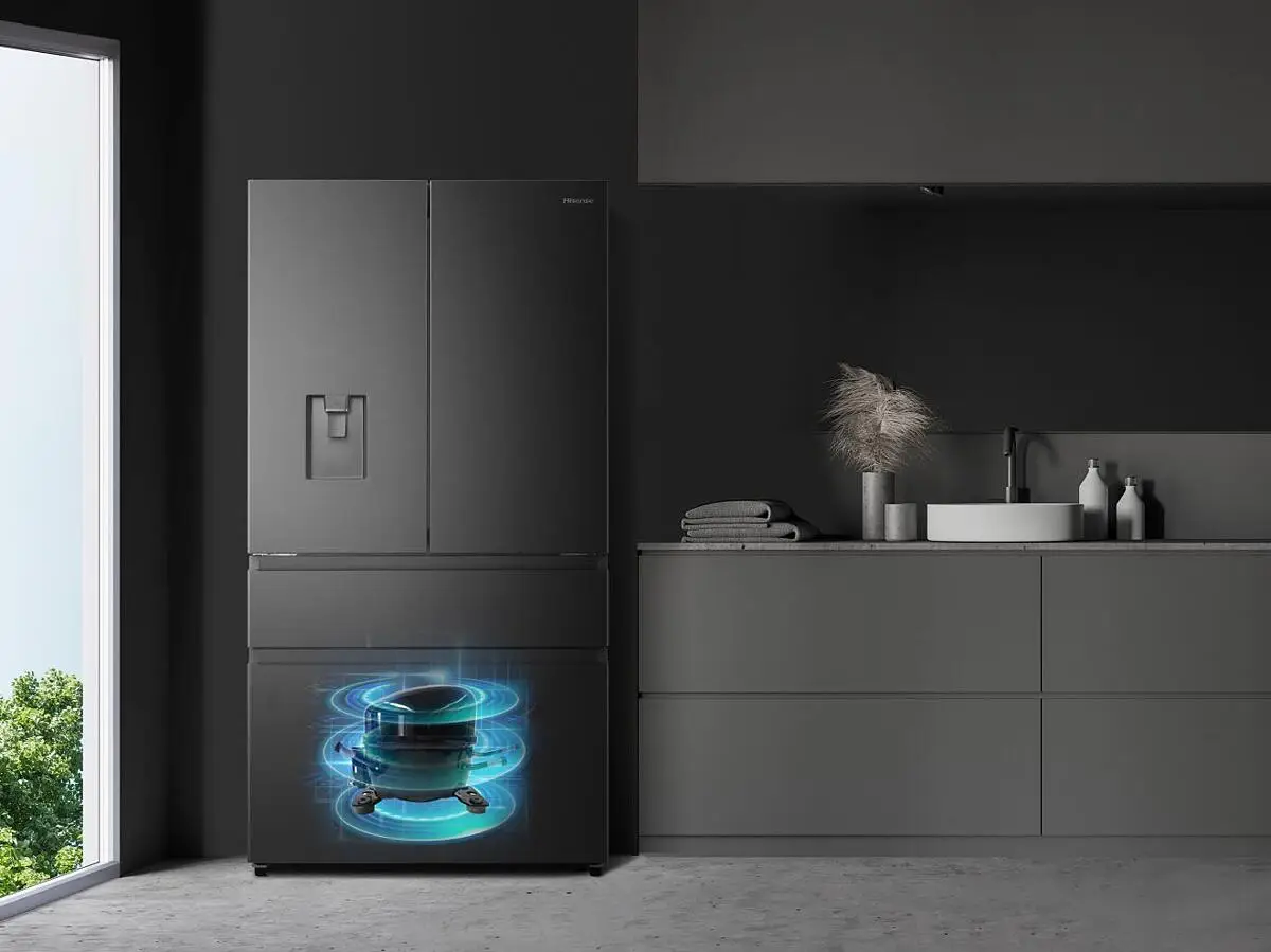 Innenraum und Metal-Tech Cooling der Hisense Kühl-Gefrierkombination