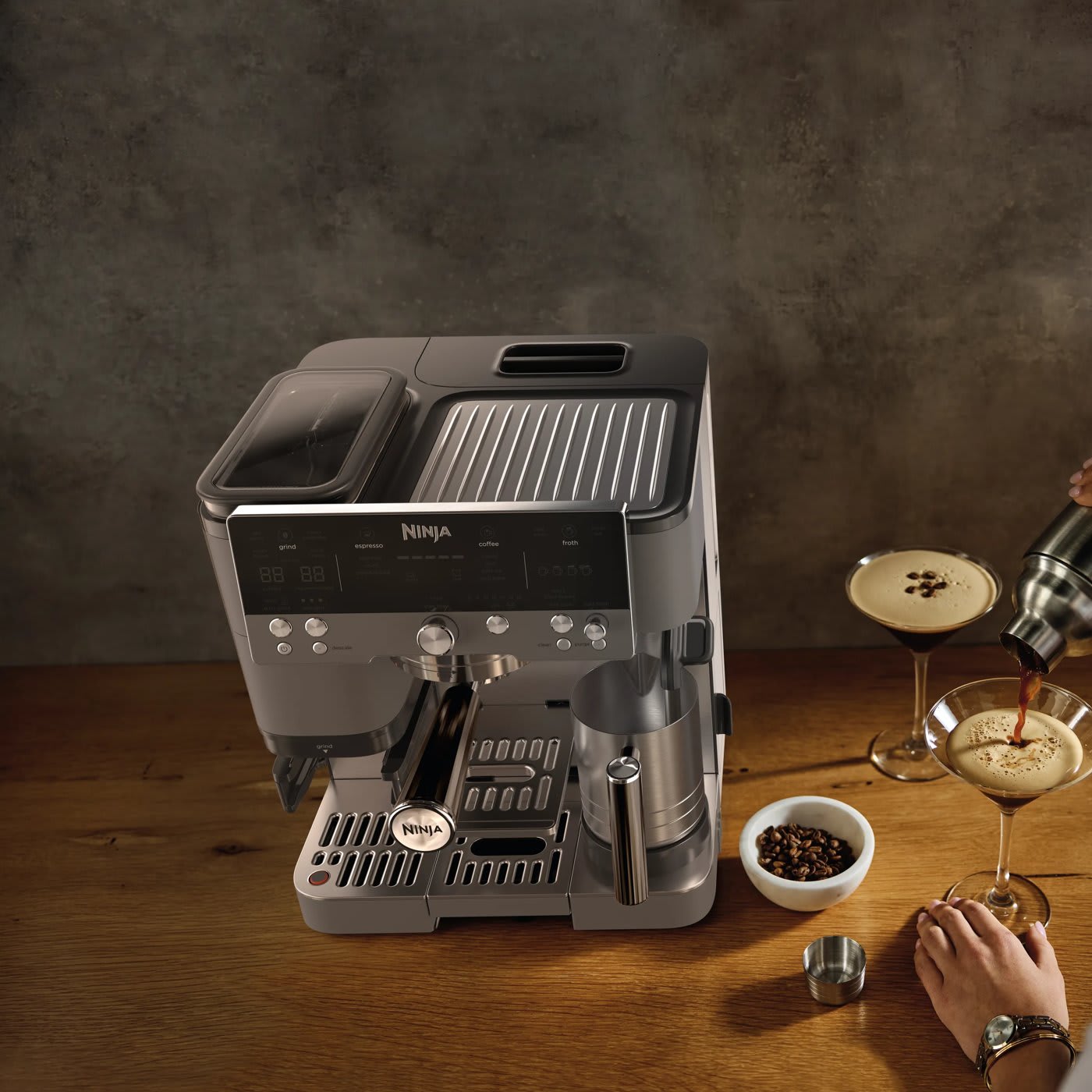 Milchgetränk mit der Ninja ES601UK Luxe Café Premier